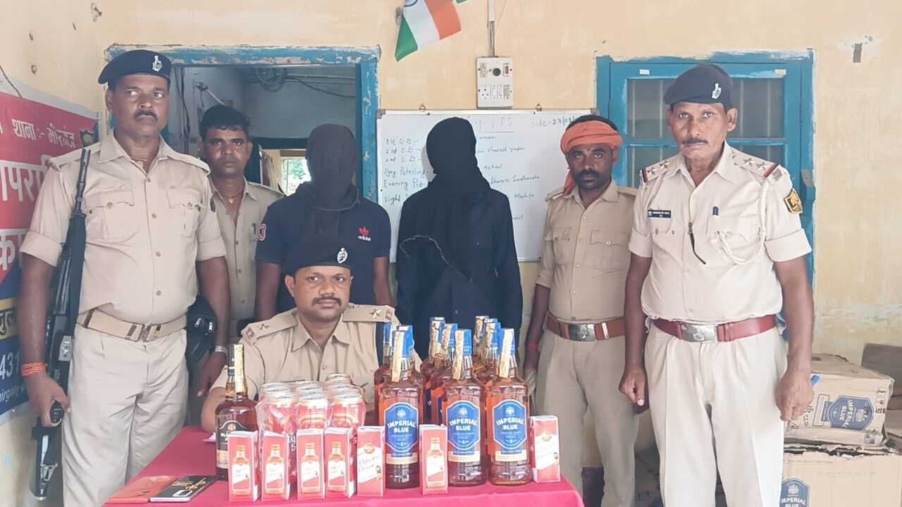 प्याज की बोरियों में बिहारीगंज ले जायी रही 345 लीटर विदेशी शराब जब्त, दो गिरफ्तार