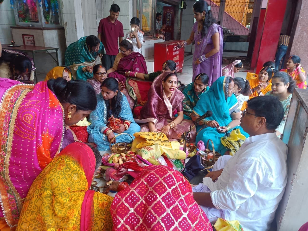 हरितालिका तीज पर सुहागिनों ने की पूजा अर्चना