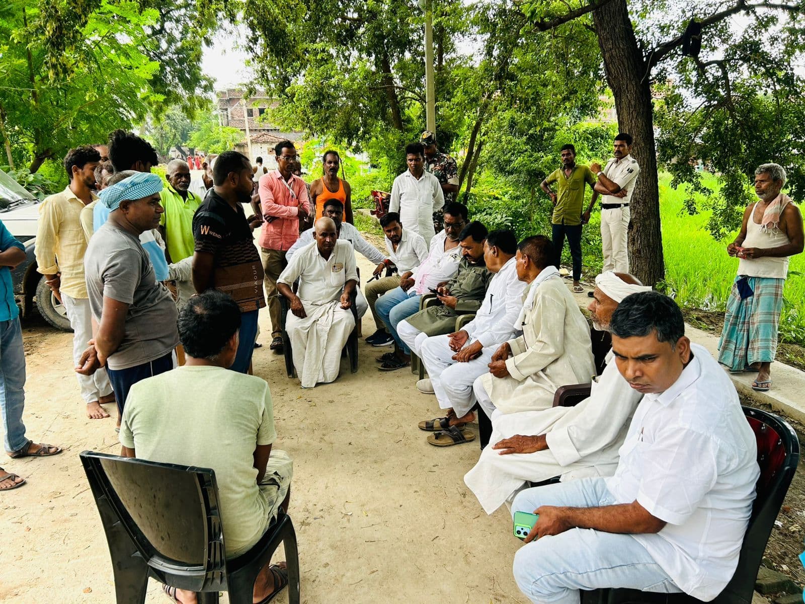 गुरुआ विधायक ने नदी में डूबे युवक के परिजनों से की मुलाकात