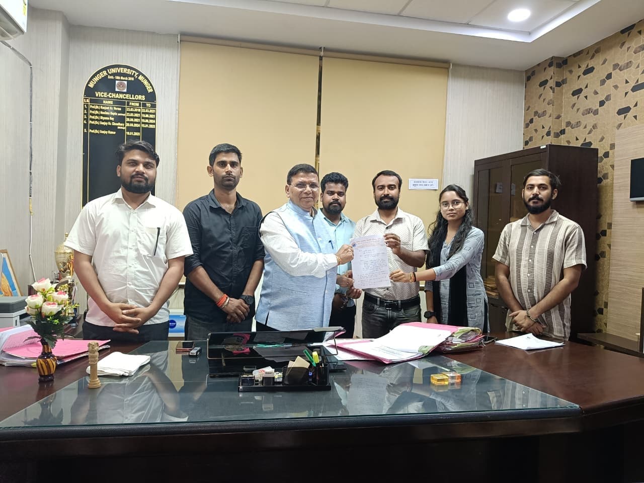 शिक्षण व्यवस्था सुधार को लेकर अभाविप ने कुलपति को सौंपा ज्ञापन