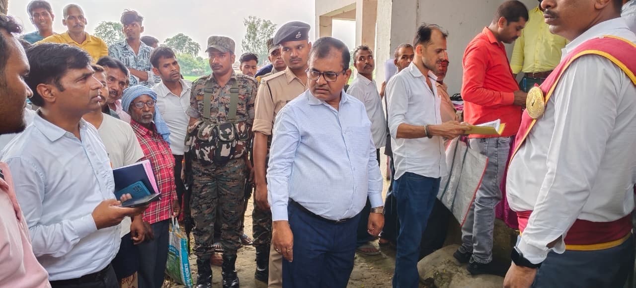 शिविर में काउंटर का डीएम ने किया औचक निरीक्षण, दिये निर्देश