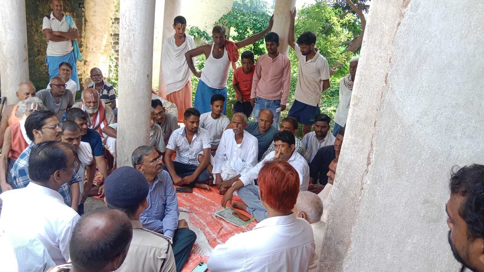 सीएस के आश्वासन के बाद ग्रामीणों ने खोले स्वास्थ्य केंद्र का ताला