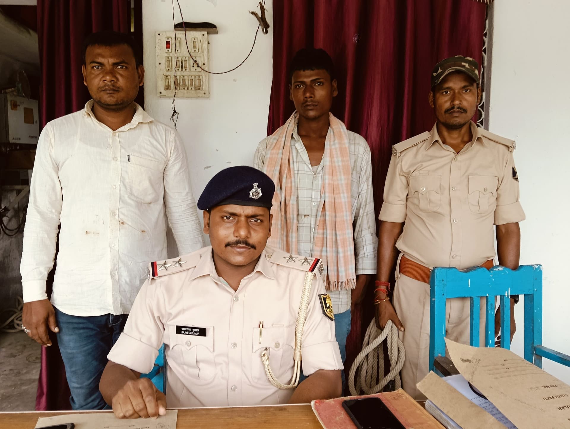 बलिया बेलौन में शराब के साथ दो तस्कर गिरफ्तार