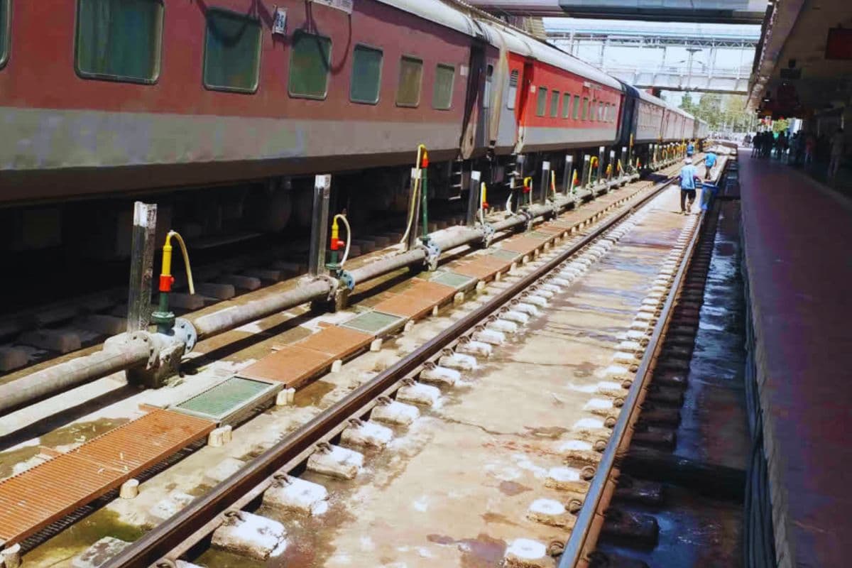 Bihar Railway Station have track without ballast increasing speed and convenience of train Bihar Railway Station have track without ballast increasing speed and convenience of train