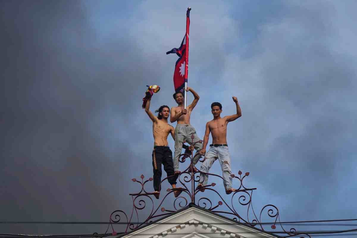 Nepal Protests : नेपाल की जेल से भागे कैदी आ रहे हैं भारत, 35 कैदियों को SSB ने पकड़ा