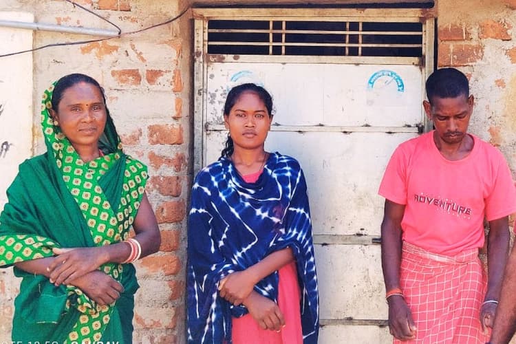 ऊंची उड़ान भरना चाहती है बगोदर की बिरहोर बेटी उपासी, बनना चाहती है आईएएस ऑफिसर