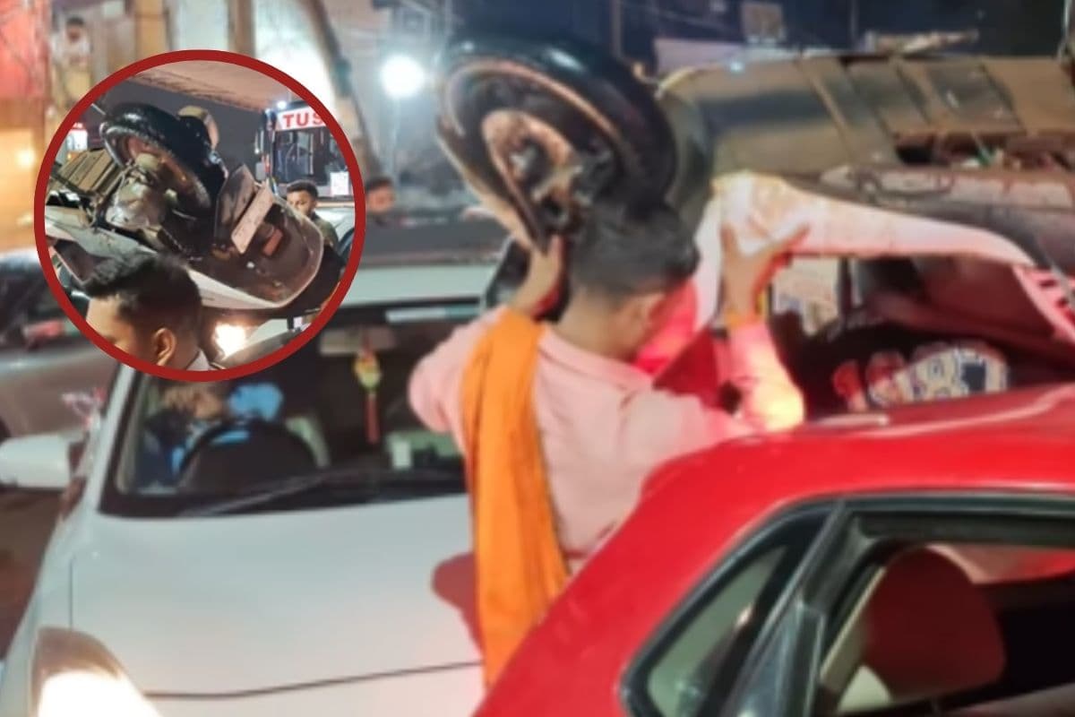 Viral Video : जाम में फंसा युवक, कंधे पर उठा ली स्कूटी, लोगों ने दिया गजब का रिएक्शन