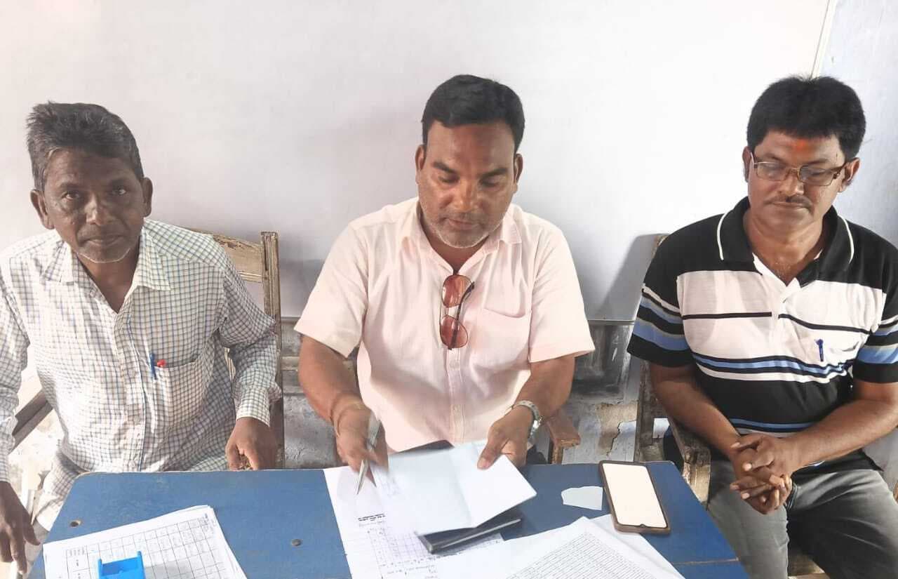 करौं: नोडल पदाधिकारी ने शिक्षकों के साथ की मंत्रणा