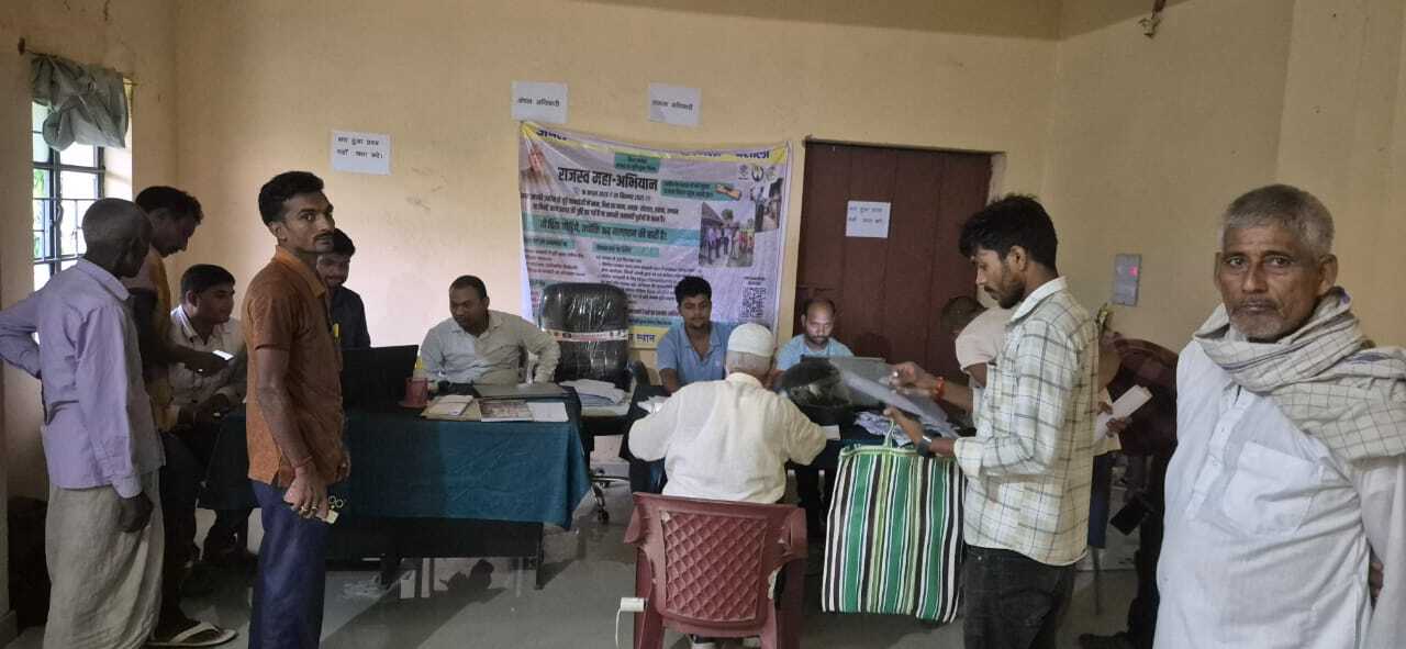hajipur news. राजस्व महाअभियान शिविर में प्राप्त हुए 175 आवेदन