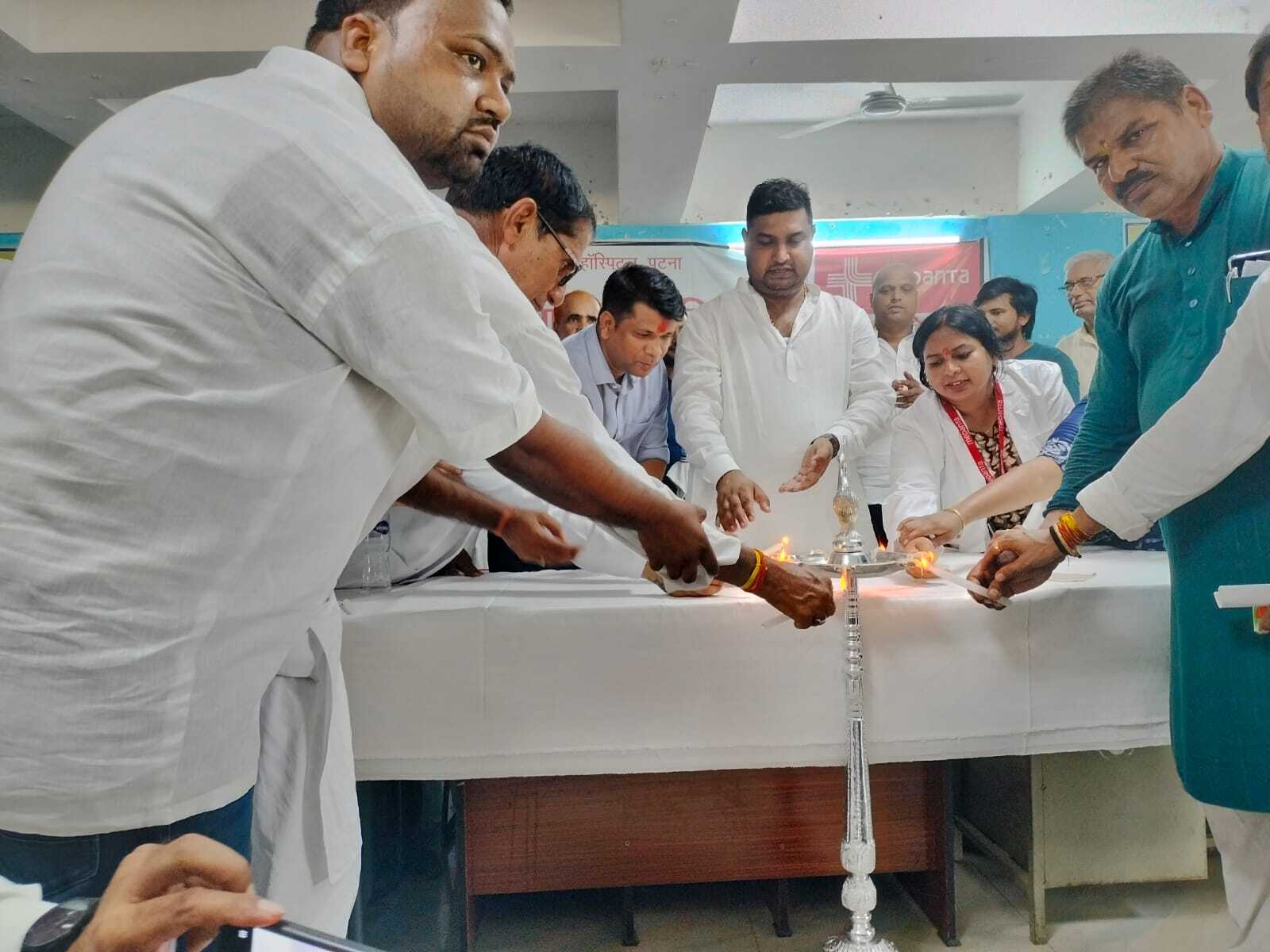 भवन निर्माण मंत्री ने नि:शुल्क स्वास्थ्य शिविर का किया उद्घाटन