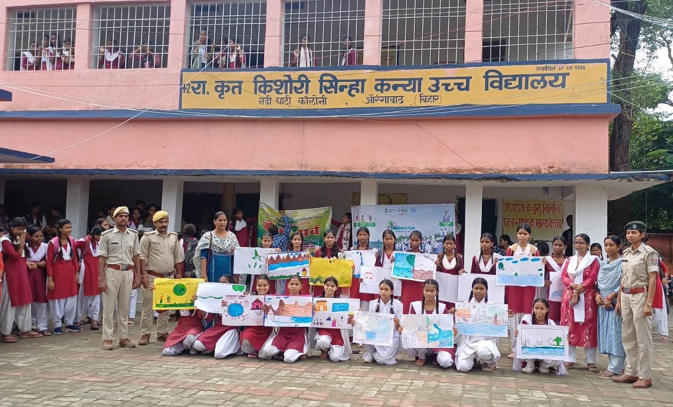 छात्राओं ने रैली निकाल दिया स्वच्छता का संदेश