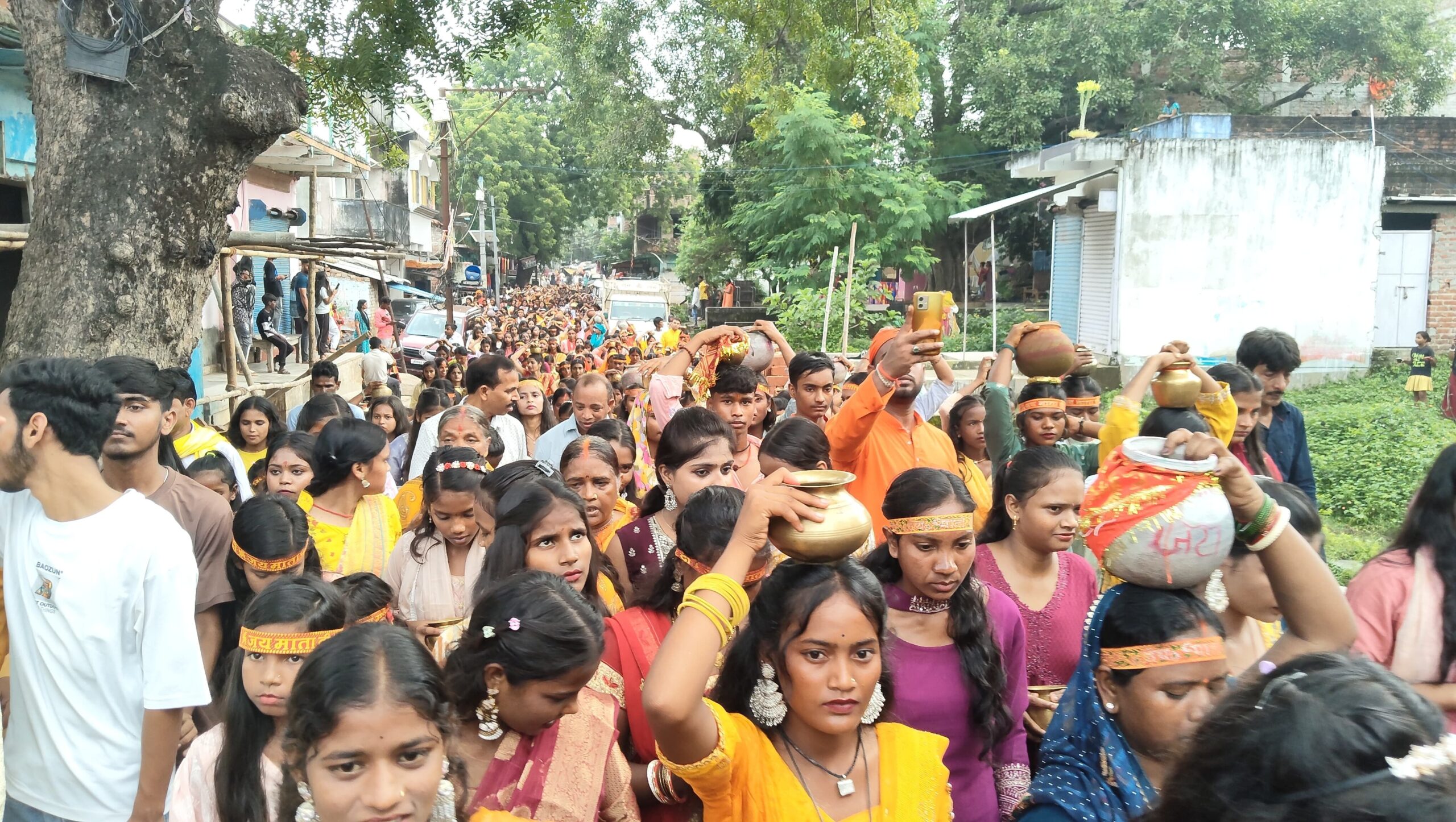 गोविंदपुर में निकली भव्य कलश यात्रा, जयकारों से गूंजा इलाका