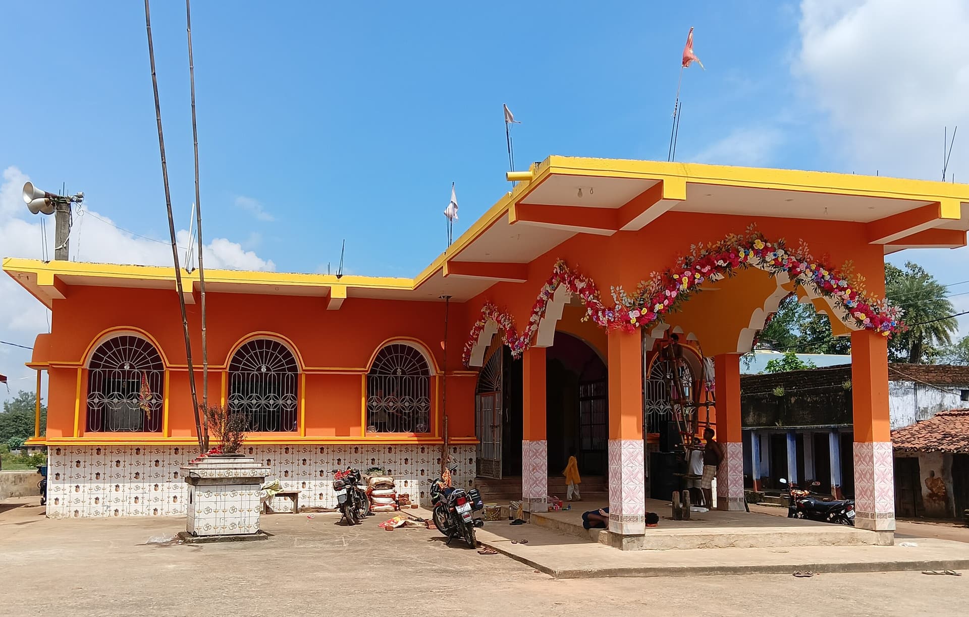 Giridih news: गांडेय में ब्रिटिश काल से होती आ रही है दुर्गापूजा