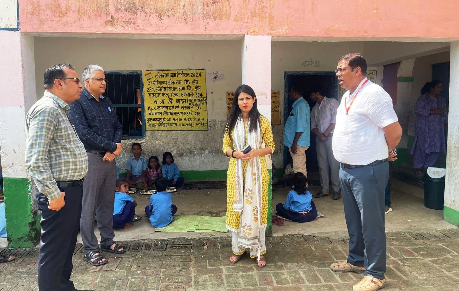 नक्सल प्रभावित क्षेत्रों के मतदान केंद्रों का डीडीसी ने किया निरीक्षण