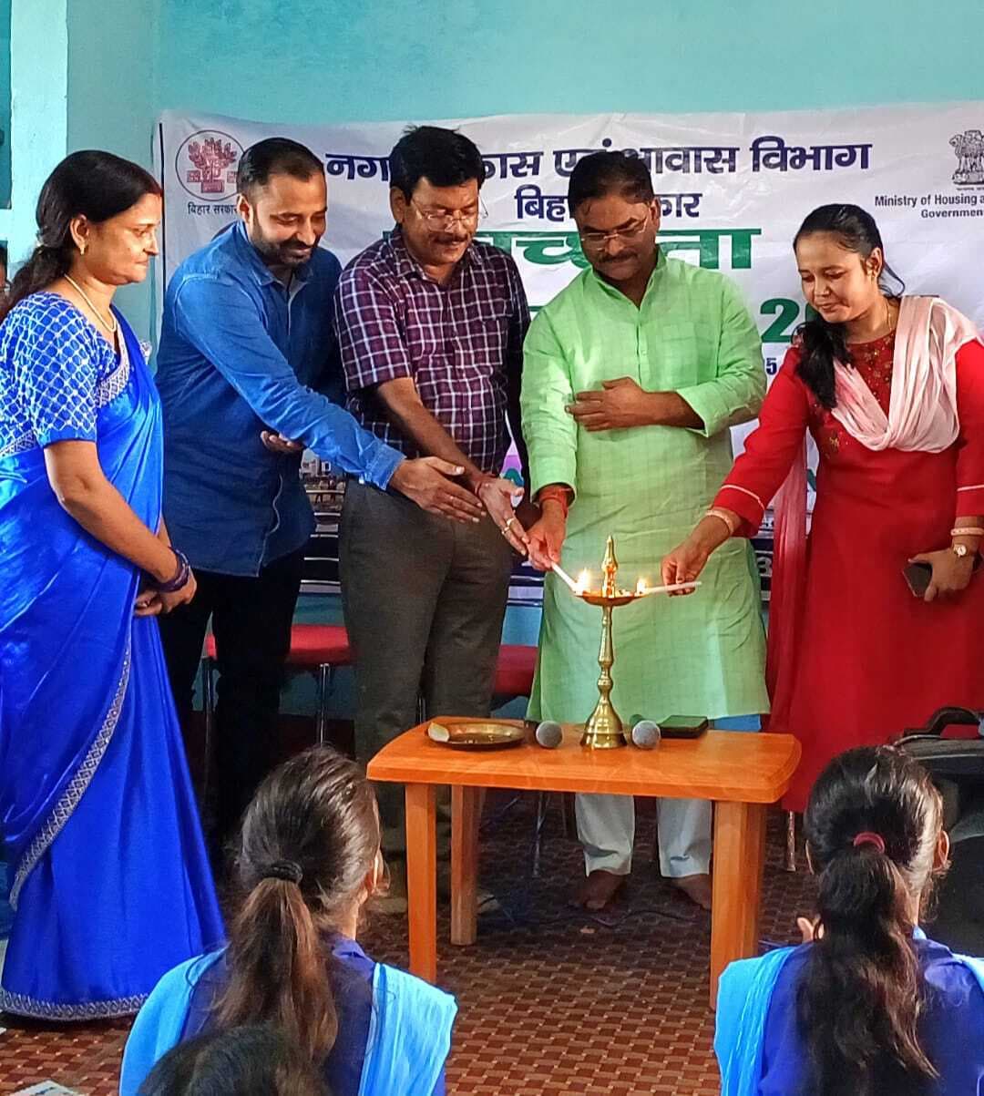 पेंटिंग प्रतियोगिता में अनुग्रह स्कूल की चंचल ने पाया प्रथम स्थान