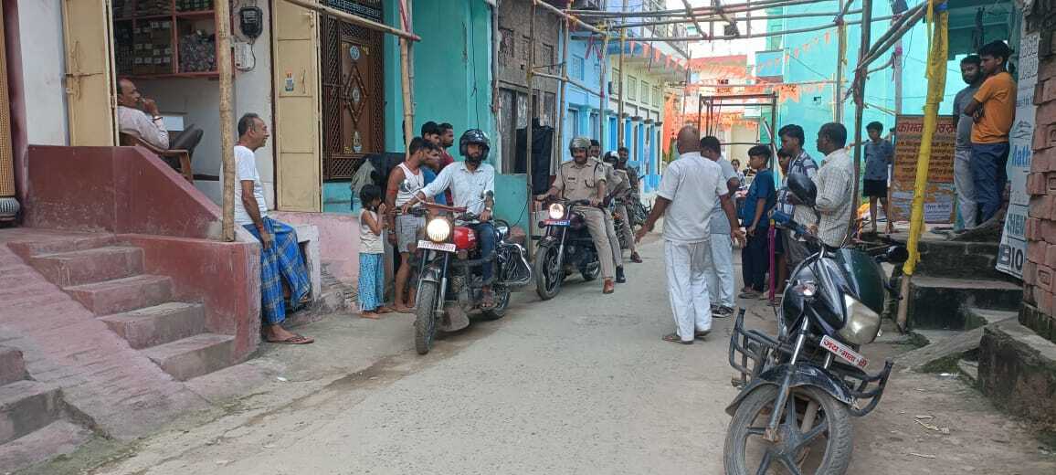 थानाध्यक्ष ने किया पंडालों का निरीक्षण, कहा- अग्निशमन जरुर रखें