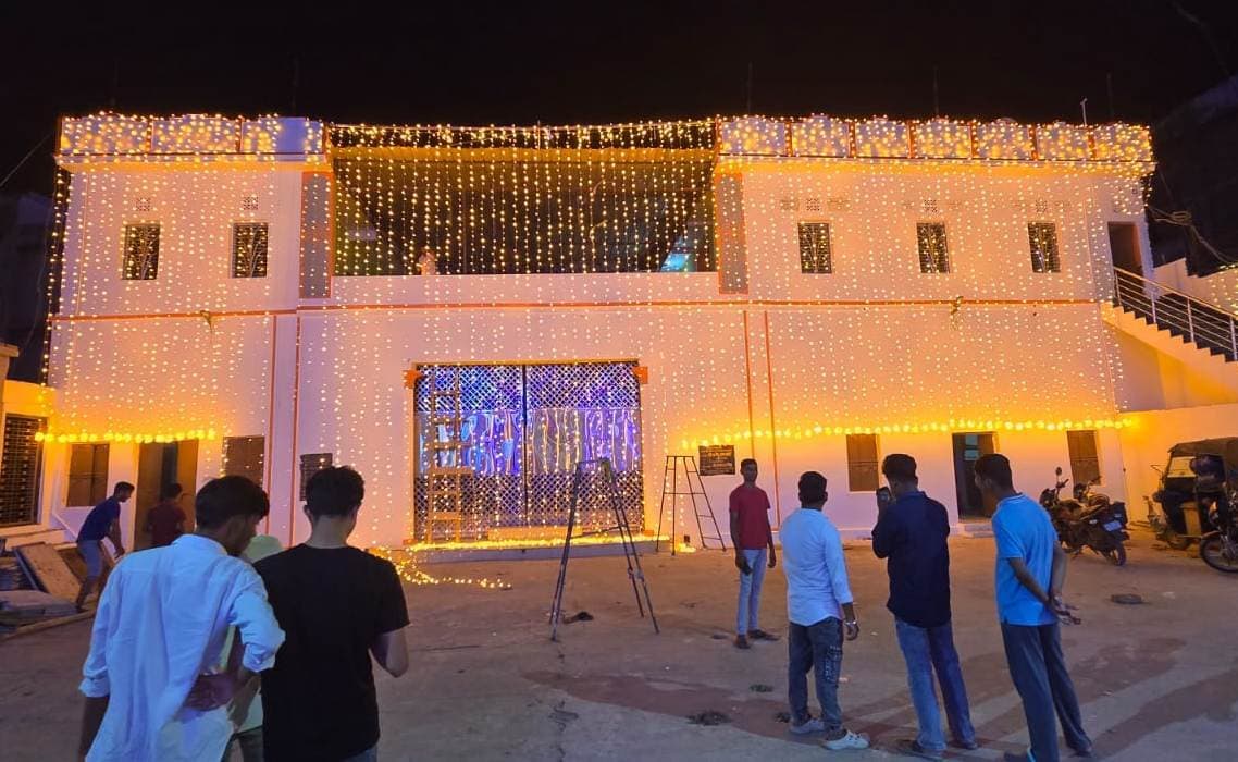 दुर्गा पूजा को भव्य बनाने में जुटा आर्यन महाजन नाट्य परिषद