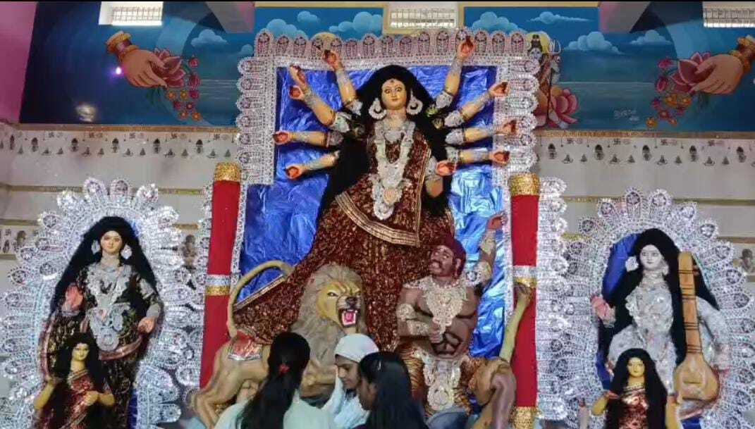 नवरात्रि के पांचवें दिन स्कंदमाता स्वरूप की हुई पूजा