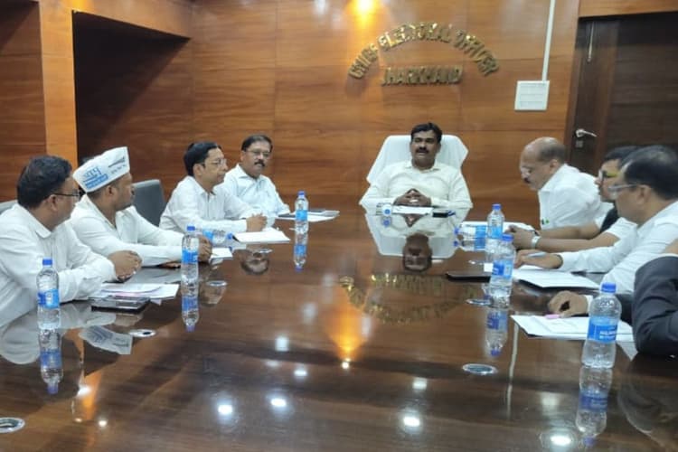 घाटशिला विधानसभा उपचुनाव के लिए 2 सितंबर को प्रारूप मतदाता सूची का होगा प्रकाशन, CEO ने राजनीतिक दलों से किया ये आग्रह