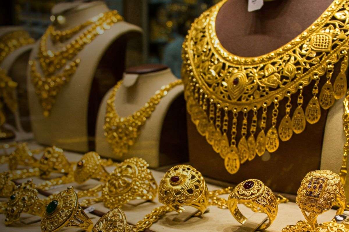 Gold Necklace Stolen In Dubai After caught court fined Gold Necklace Stolen In Dubai After caught court fined