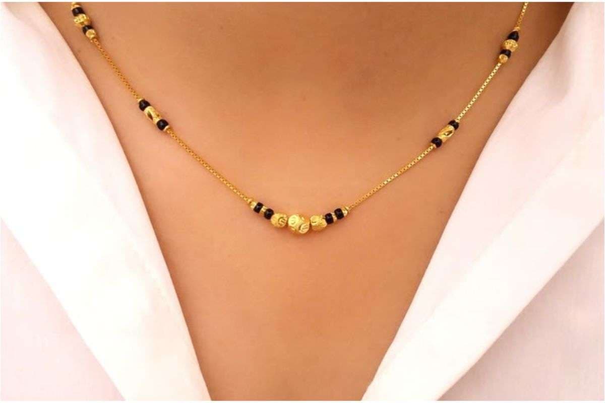 Karwa-Chauth-Gold-Chain-Design-Mangalsutra Style Light Chain