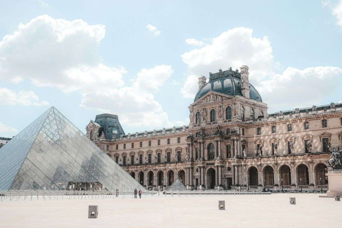 Paris Louvre Museum Heist 7 minute jewel robbery worth millions Paris Louvre Museum Heist 7 minute jewel robbery worth millions