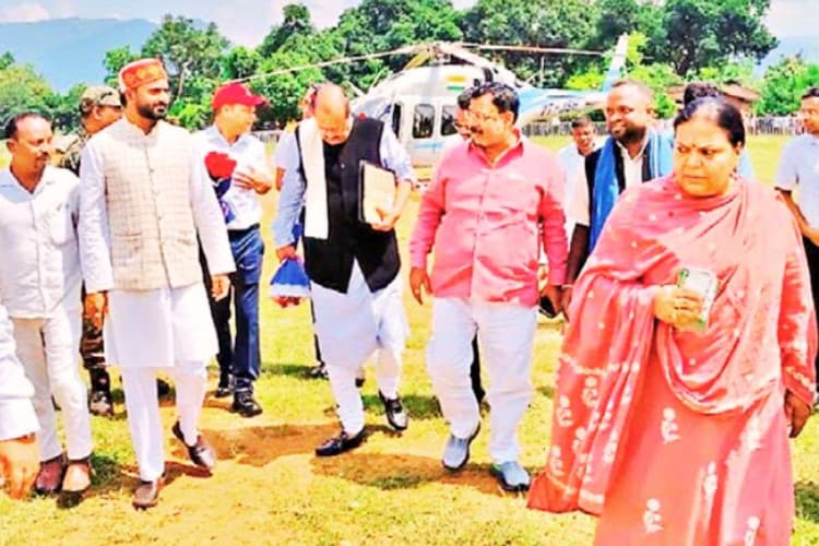 सारंडा अभ्यारण्य का जोरदार विरोध, ग्रामीणों ने मंत्रियों से कहा- अधिकार की गारंटी नहीं, तो तीर चलेगा