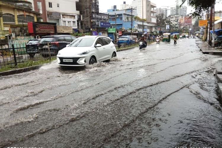 ओडिशा के तट से गुजर गया डीप डिप्रेशन, झारखंड के 5 जिलों में आज भारी से बहुत भारी बारिश का अलर्ट