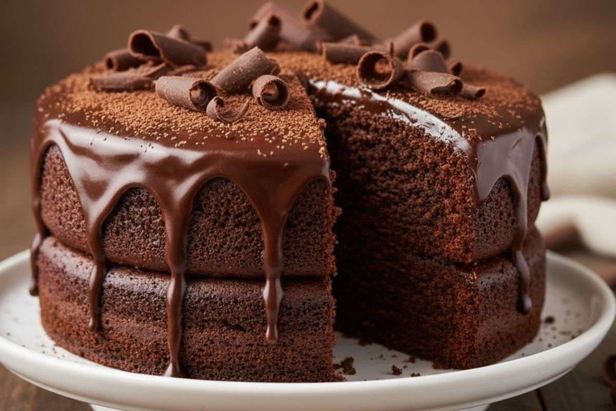 Chocolate Eggless Cake Recipe: बिना ओवन और अंडे के बनाएं टेस्टी और फ्लफी चॉकलेट केक, खाने के बाद सब हो जाएंगे खुश