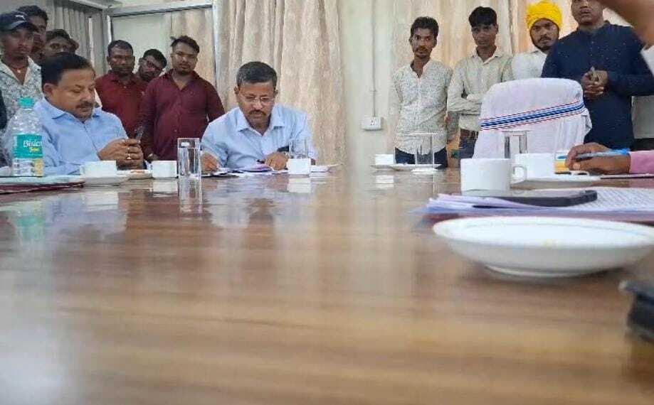 Bokaro News : विस्थापितों ने की रोजगार की मांग