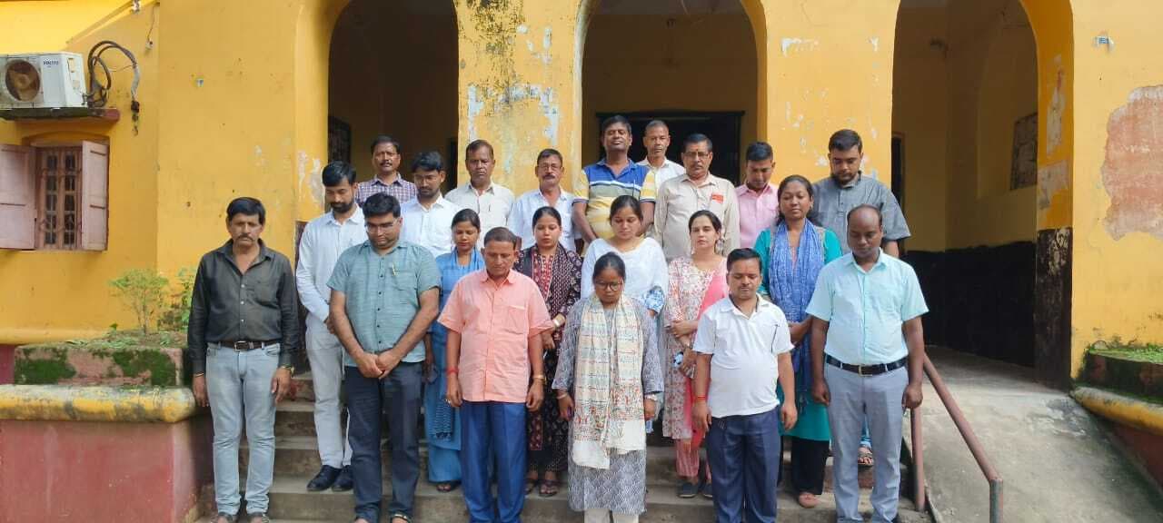 सेवानिवृत्ति चतुर्थवर्गीय महिला कर्मी के निधन पर शोक सभा