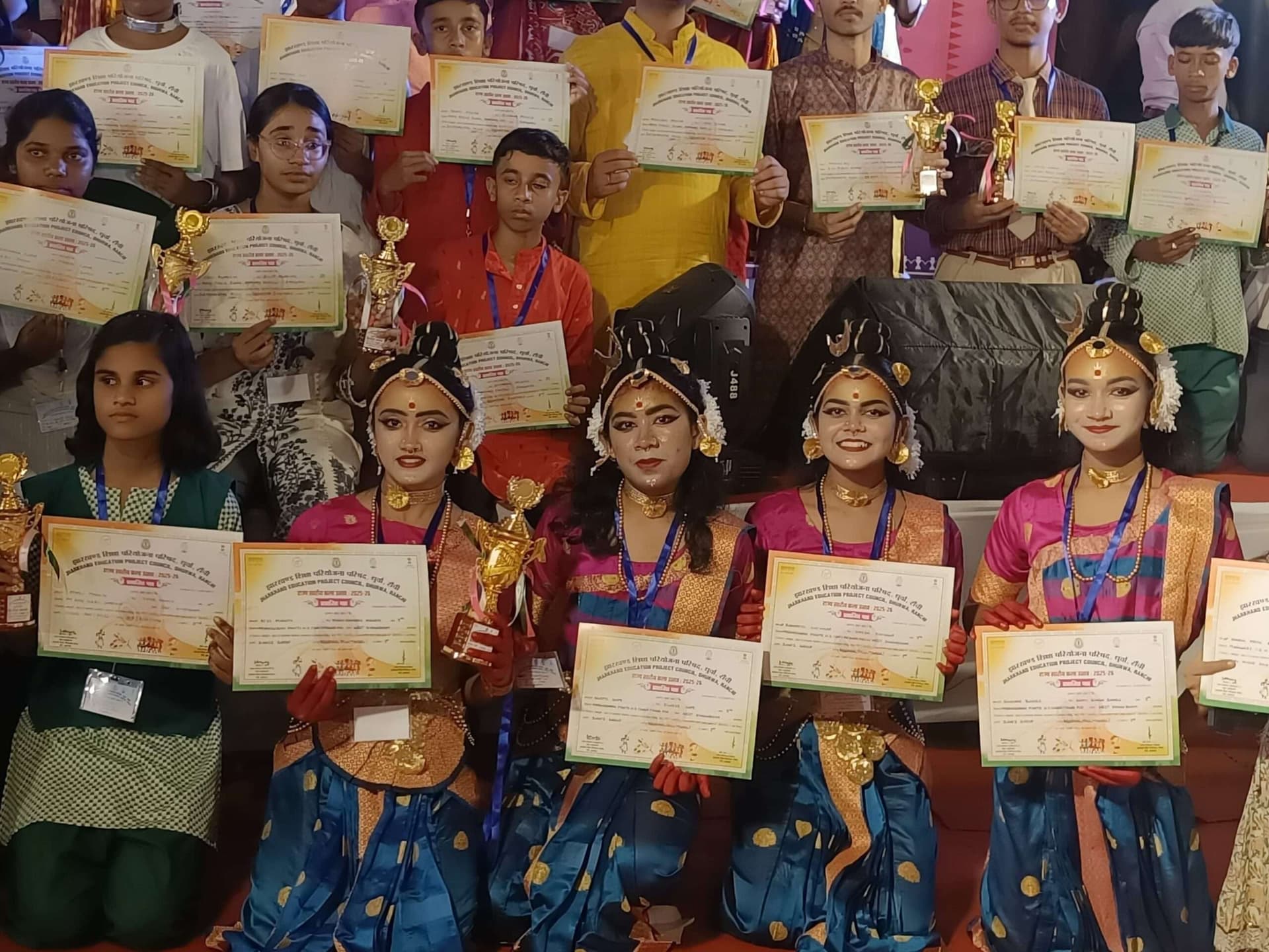 Chaibasa News : मधुसूदन विद्यालय की मंडली ने जीता प्रथम पुरस्कार