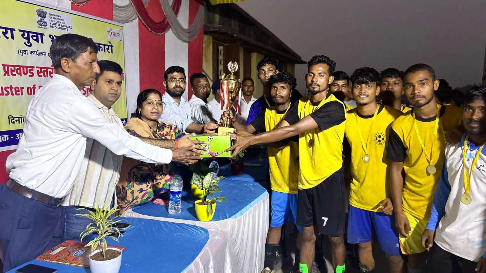 Bokaro News : नावाडीह में दो दिवसीय खेल प्रतियोगिता संपन्न