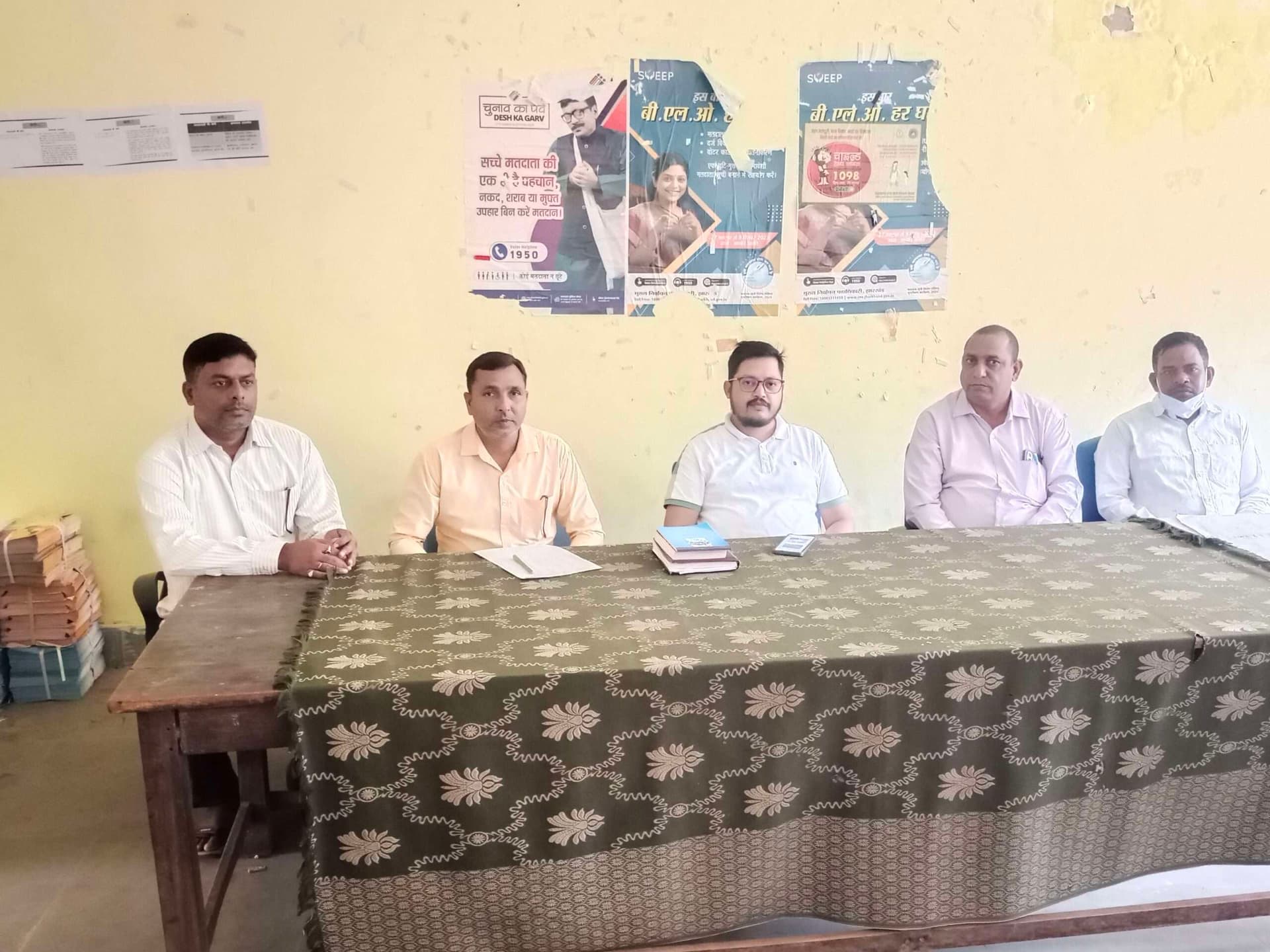 बीएलओ मतदाताओं का सर्वे जल्द पूर्ण करें : एआरओ