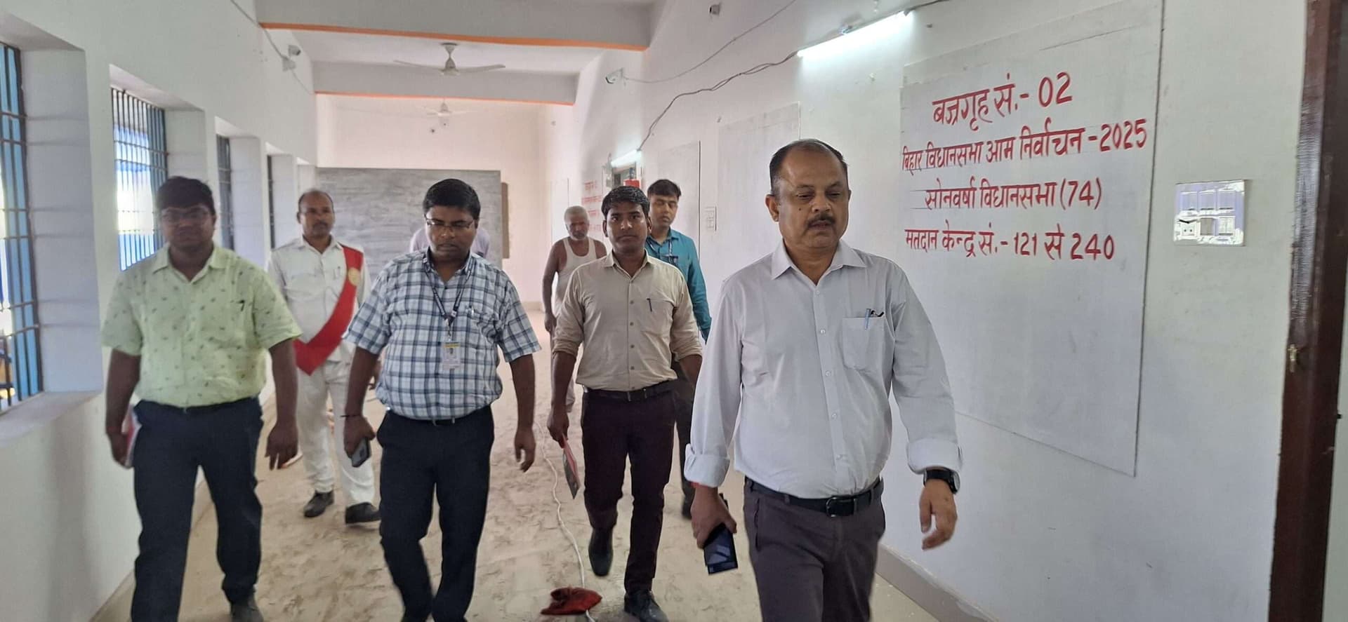 डीएम व सामान्य प्रेक्षक ने डिस्पैच सेंटर व वज्रगृह का किया निरीक्षण, दिया दिशा निर्देश