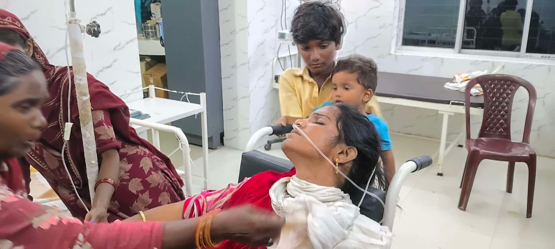 शक ने उजाड़ा वैवाहिक जीवन, पति ने पत्नी को खेत में पीटकर किया अधमरा