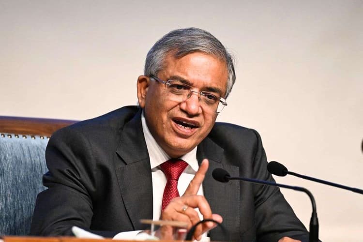 पटना में राजनीतिक दलों के साथ इलेक्शन कमीशन की हाई लेवल मीटिंग, इन पार्टियों को नहीं भेजा गया बुलावा