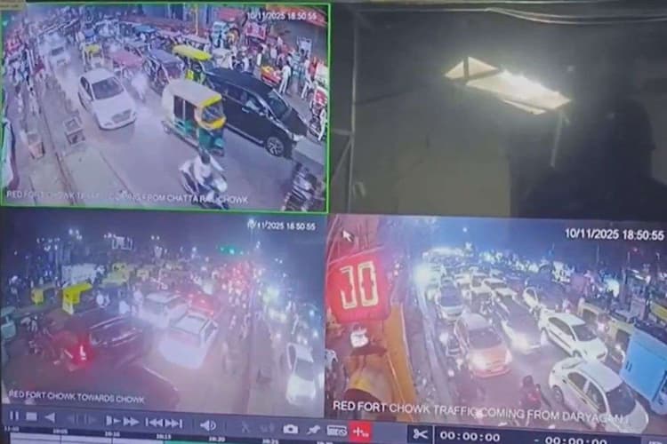 CCTV Footage : सोमवार की शाम दिल्ली के लाल किला इलाके में 6:52 पर क्या हुआ, वीडियो आया सामने