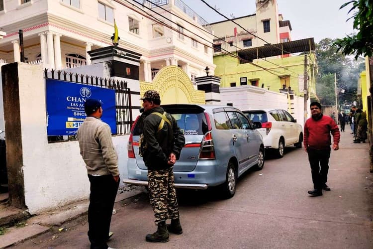 ED Raids: कोयला तस्करी और बीसीसीएल टेंडर घोटाला मामले में बंगाल और झारखंड में 25 ठिकानों पर ईडी के छापे