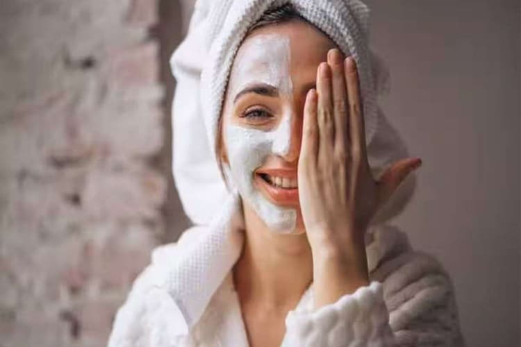 Skin Care Tips: बेदाग और खूबसूरत चेहरा पाने के लिए लगाएं ये फेस पैक, मिलेंगे चौंकाने वाले फायदे