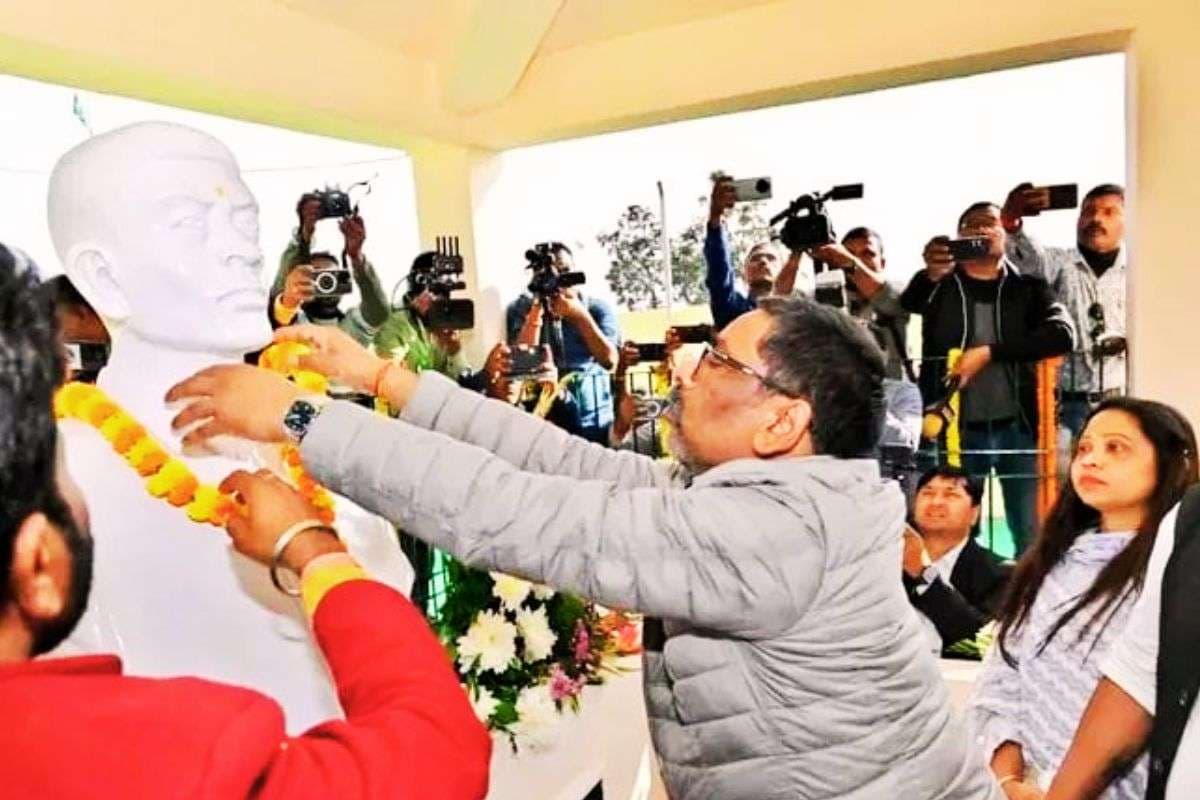 Hemant Soren Pays Tribute to Sobaran Manjhi