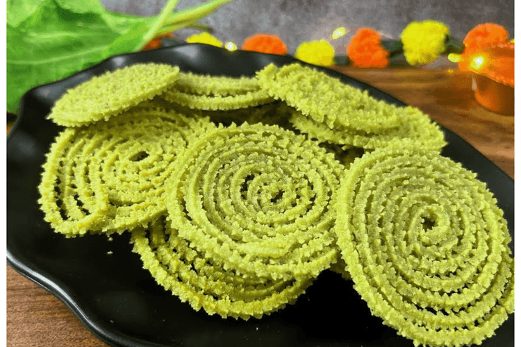 Methi Chakli Recipe in Hindi: सर्दियों में चकली को दे मेथी का ट्विस्ट ट्राइ करें हेल्दी और क्रंची रेसिपी
