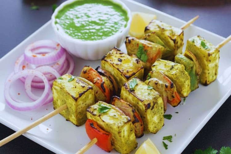 Palak Paneer Tikka Recipe: सर्दियों में खाने की शुरुवात करें पालक पनीर टिक्का से – नोट करें बेस्ट स्टार्टर रेसपी
