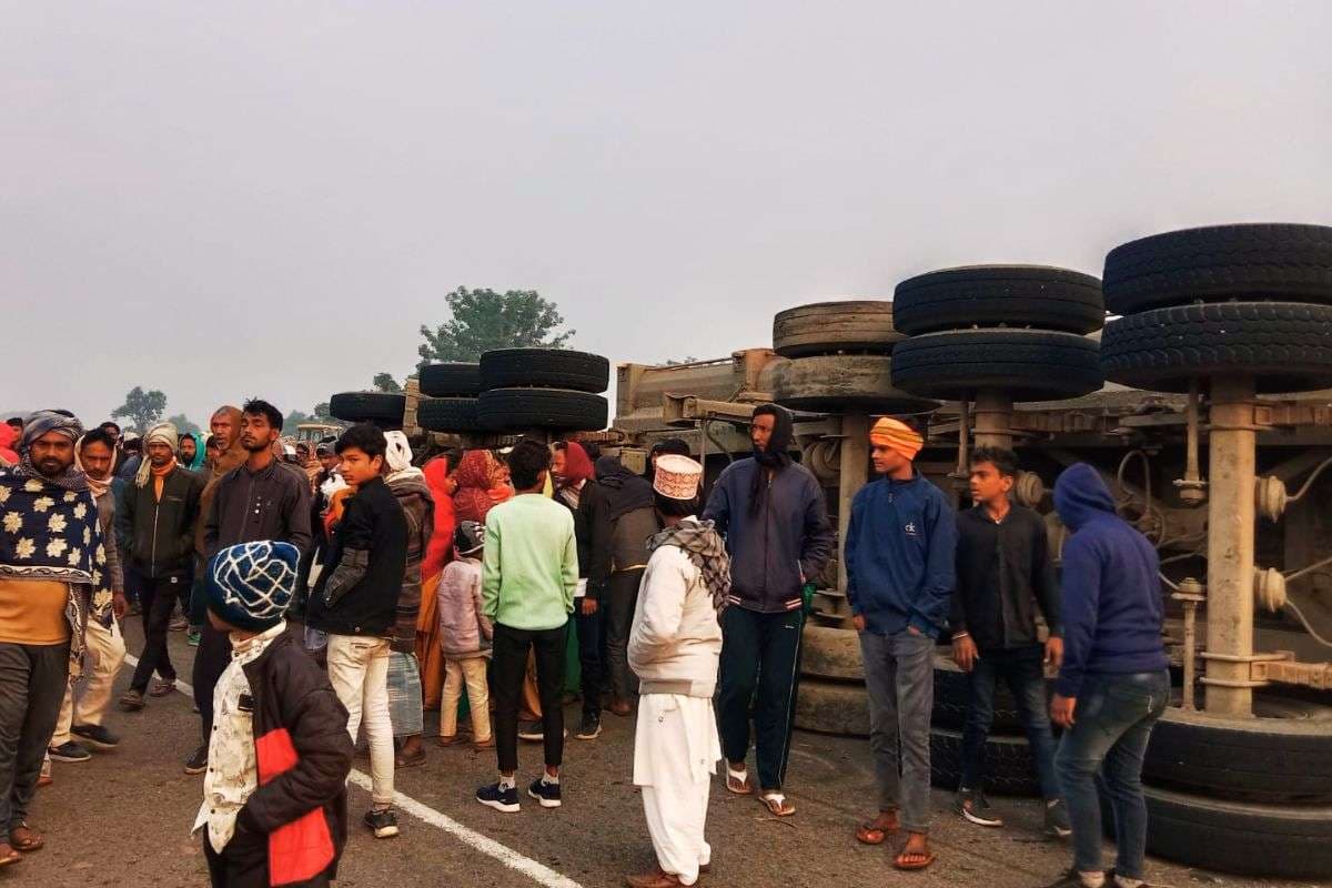 Trailers Overturned in Jharkhand Ranka Garhwa