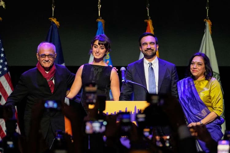 New York Mayor: जोहरान ममदानी की जीत पर बजा ‘धूम मचाले’, विक्ट्री सांग पर पत्नी को चूमा, मां को लगाया गले