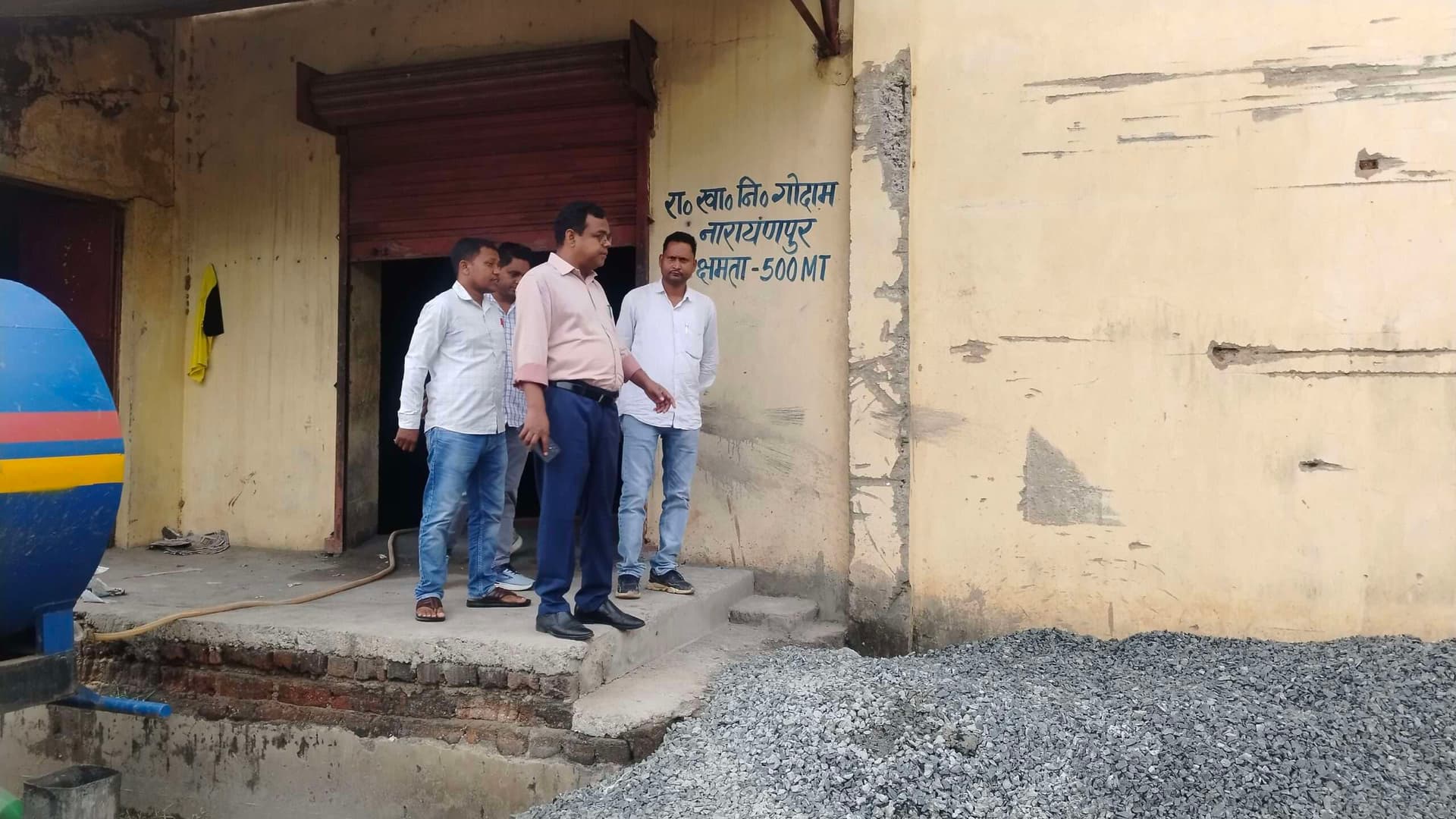 डीएसओ ने गोदाम में अनाज के स्टॉक की जांच की