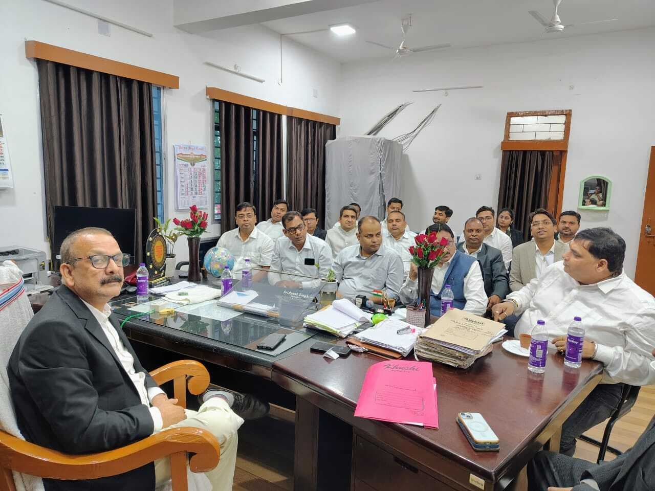 लोक अदालत में अधिक से अधिक मामलों का निष्पादन कराने का निर्णय