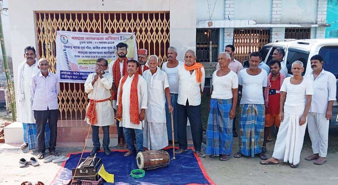 कलाकारों ने मतदाताओं को वोट देने के लिए किया प्रेरित