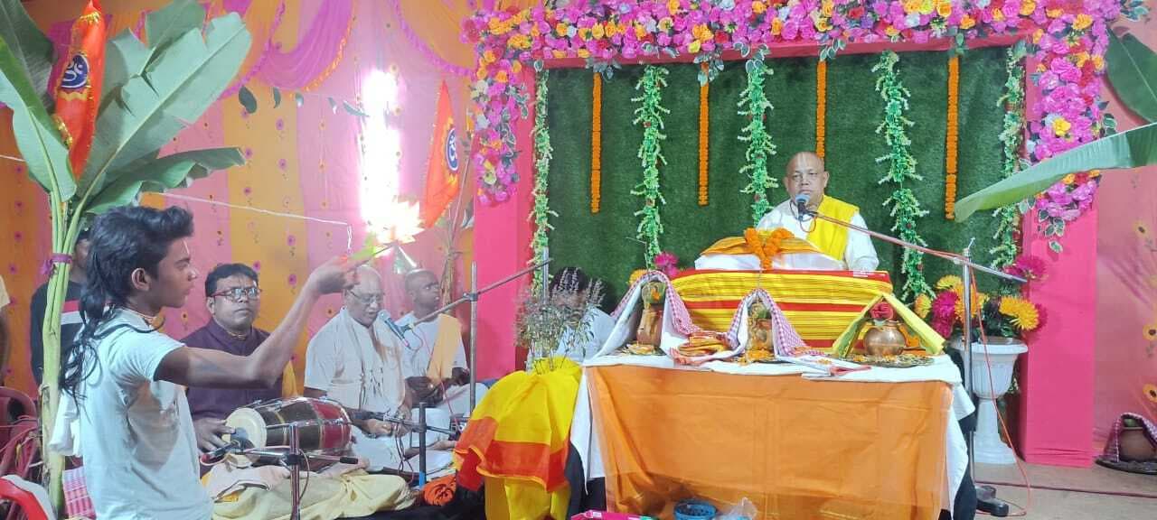 दक्ष यज्ञ व सती के देहत्याग का वर्णन सुनकर श्रोता हुए भावविभोर दक्ष यज्ञ व सती के देहत्याग का वर्णन सुनकर श्रोता हुए भावविभोर