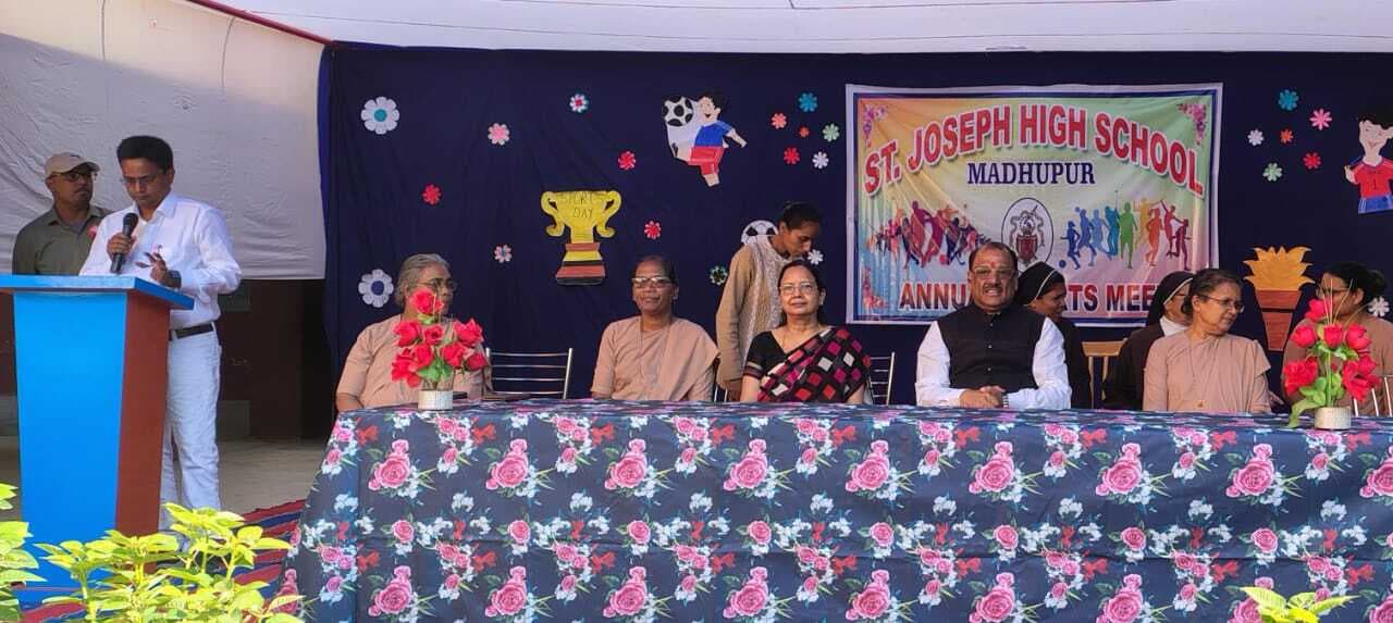 वार्षिक खेलकूद प्रतियोगिता में बच्चों ने दिखाया दमखम